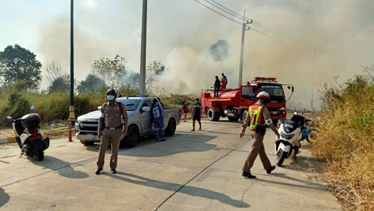 อำนวยความสะดวกการจราจร รถดับเพลิง และรถประชาชน รักษาความสงบเรียบร้อย เหตุเพลิงไหม้บริเวณใกล้ถนนร้อยล้าน