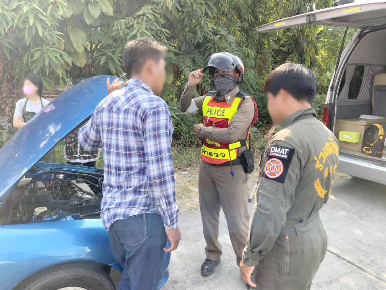 ช่วยเหลือประชาชน รถยนต์เสียเกี่ยวกับระบบเครื่องยนต์ร่วมกับมูลนิธิร่วมกตัญญู