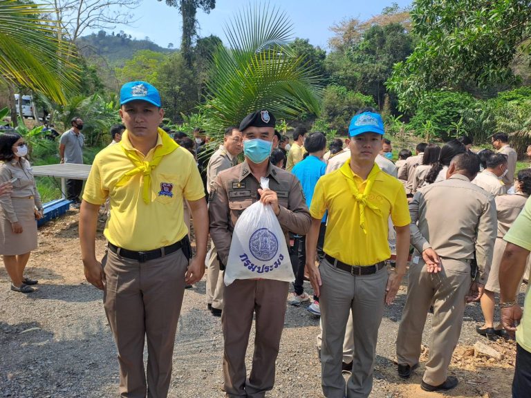 ร่วมกิจกรรมปล่อยพันธุ์สัตว์น้ำ เนื่องในวันข้าราชการพลเรือนประจำปี 2566