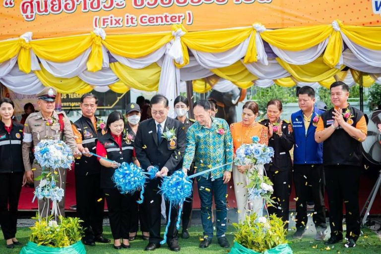 ร่วมพิธีเปิดศูนย์อาชีวะ ช่วยประชาชน (Fix it Center) เทศกาลสงกรานต์ 2566