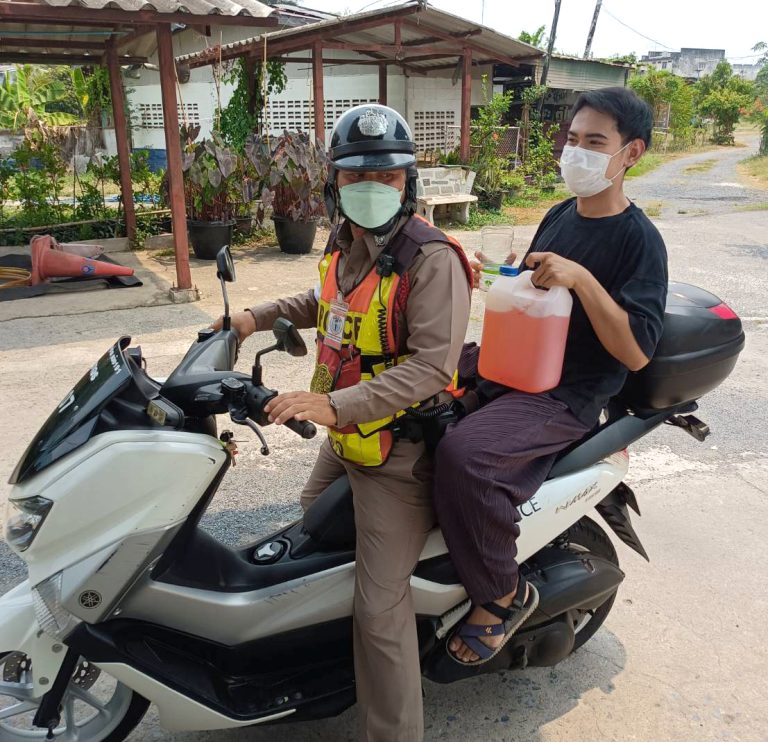 ช่วยเหลือประชาชนรถยนต์เสีย