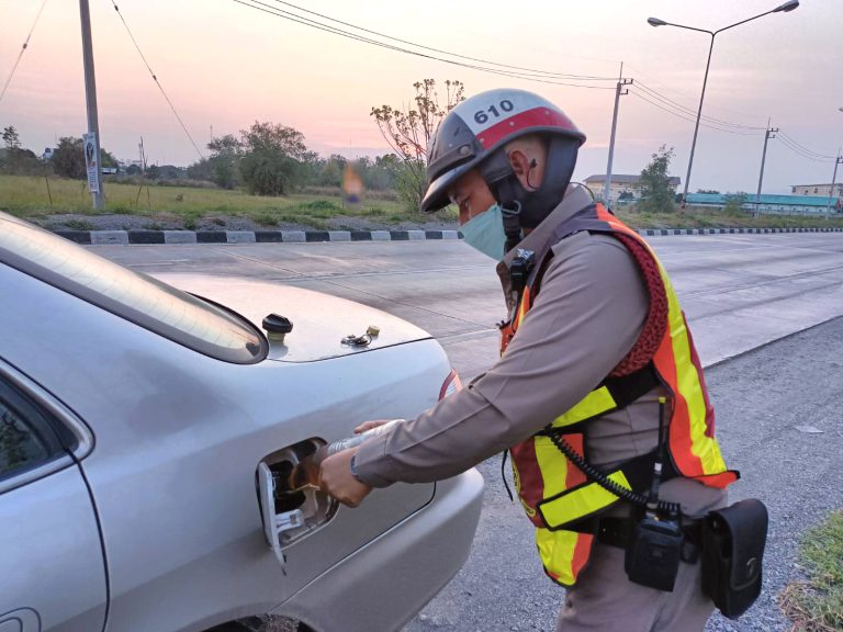 ช่วยเหลือประชาชนรถยนต์น้ำมันหมด