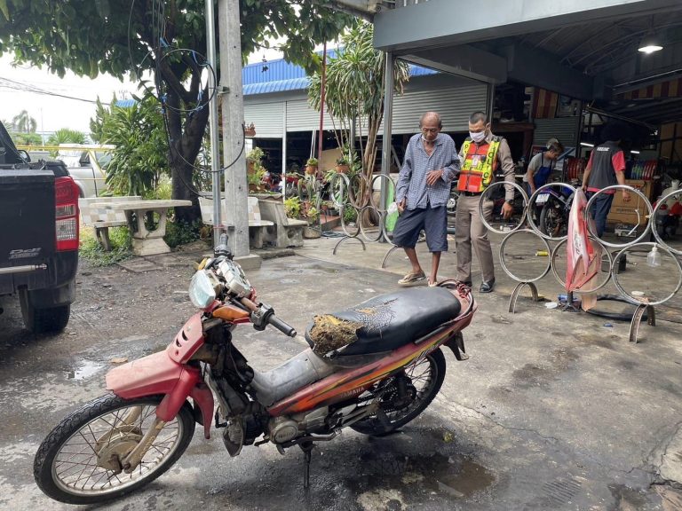 ช่วยเหลือประชาชนรถจักรยานยนต์เสีย
