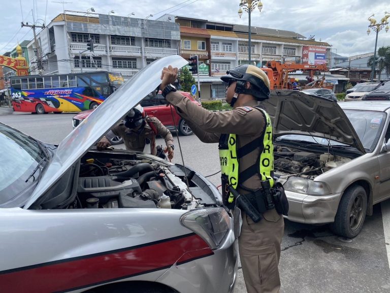 ช่วยเหลือประชาชนรถยนต์เสีย