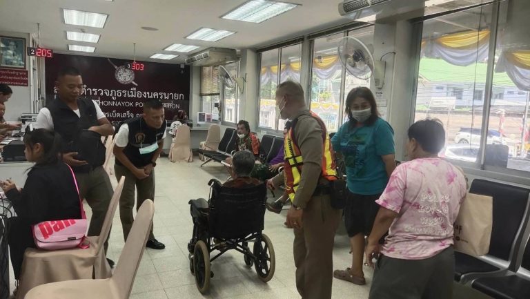 ช่วยเหลือประชาชนเป็นหญิงสูงอายุมาติดต่อแจ้งความที่สถานี