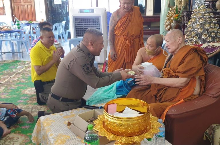 กิจกรรมจิตอาสา “ลานวัดลานธรรม” สภ.เมืองนครนายก ร่วมทำบุญกับศาสนิกชน ในวันครบรอบ 80 ปี เจ้าอาวาสวัดสมบูรณ์สามัคคี