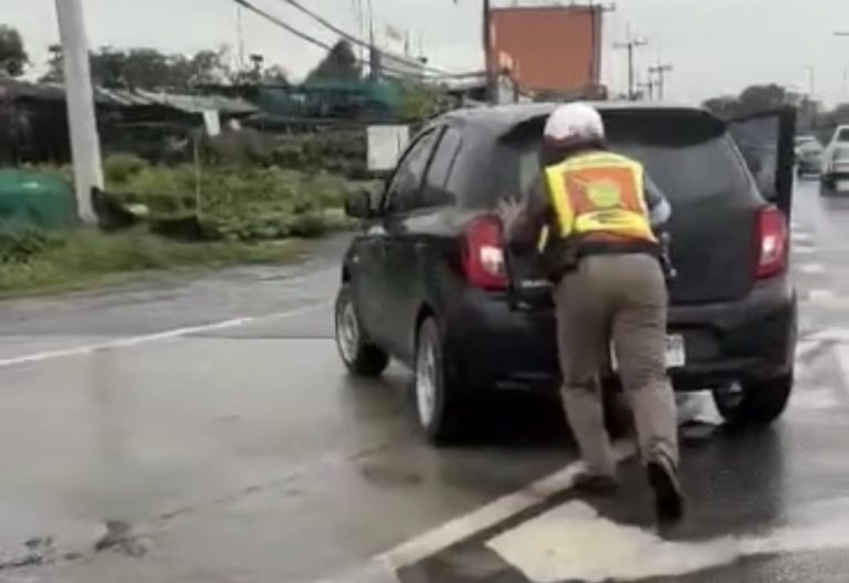 ช่วยเหลือประชาชนรถยนต์น้ำมันหมด