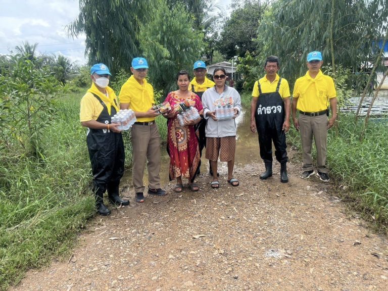 กิจกรรมจิตอาสาภัยพิบัติ แจกของอุปโภคบริโภค ช่วยเหลือ ประชาชนที่ประสบอุทกภัยเพื่อบรรเทาความเดือนร้อน หมู่ 2 และ 7 ตำบลท่าทราย