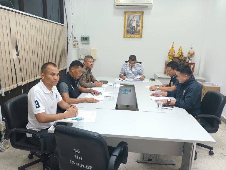 สภ.เมืองนครนายก ร่วมประชุมหารือกับ นายกองโทอิสรา สุขแจ่มใส นายอำเภอเมืองนครนายก และเจ้าหน้าที่ฝ่ายปกครอง เกี่ยวกับมาตรการแก้ปัญหาหนี้นอกระบบ