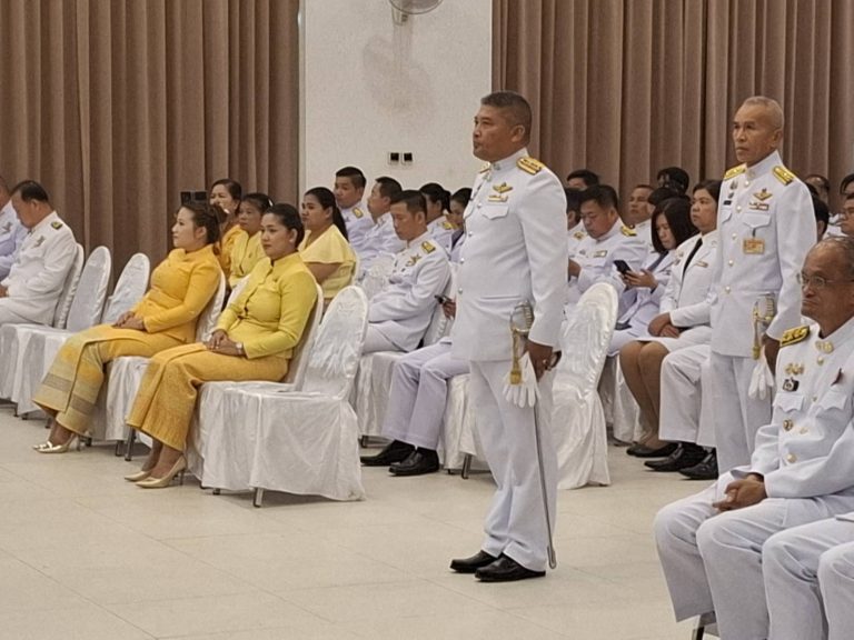 ผู้กำกับการ สภ.เมืองนครนายก พร้อมข้าราชการตำรวจร่วมพิธีถวายพระราชกุศลและราชสดุดี เนื่องในวันนวมินทรมหาราช