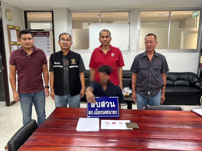 ชุดสืบสวนปฏิบัติการปิดล้อมตรวจค้นบ้านพัก จับกุมผู้ต้องหามียาเสพติดในครอบครอง 15 เม็ด แบบผง 5.5 กรัม และไอซ์ 0.397 กรัม