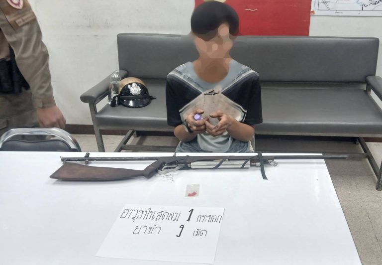 สายตรวจจับกุมยาเสพติด 9 เม็ด พร้อมยึดของกลางและอาวุธ