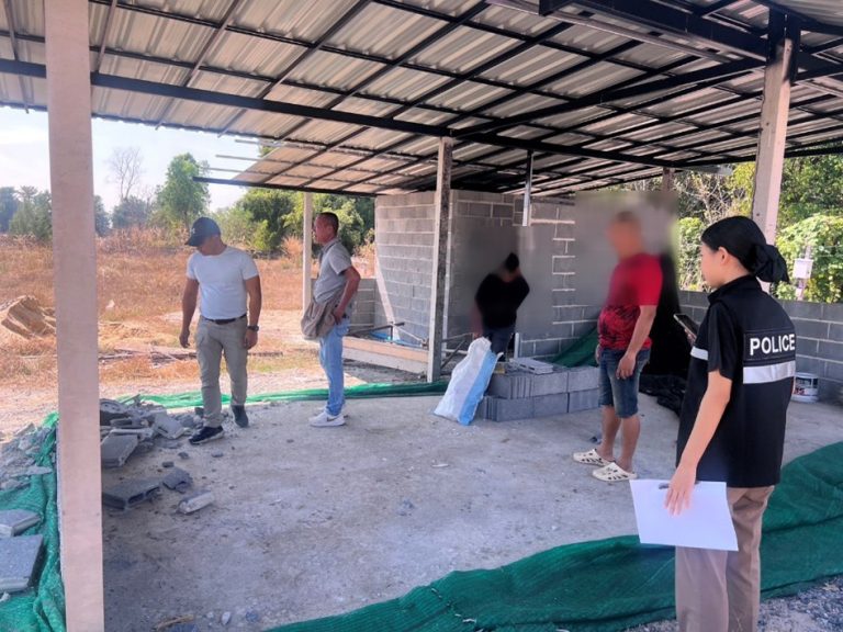 ตำรวจ สภ.เมืองนครนายกตรวจสอบเหตุลักทรัพย์ในพื้นที่ตำบลดอนยอ